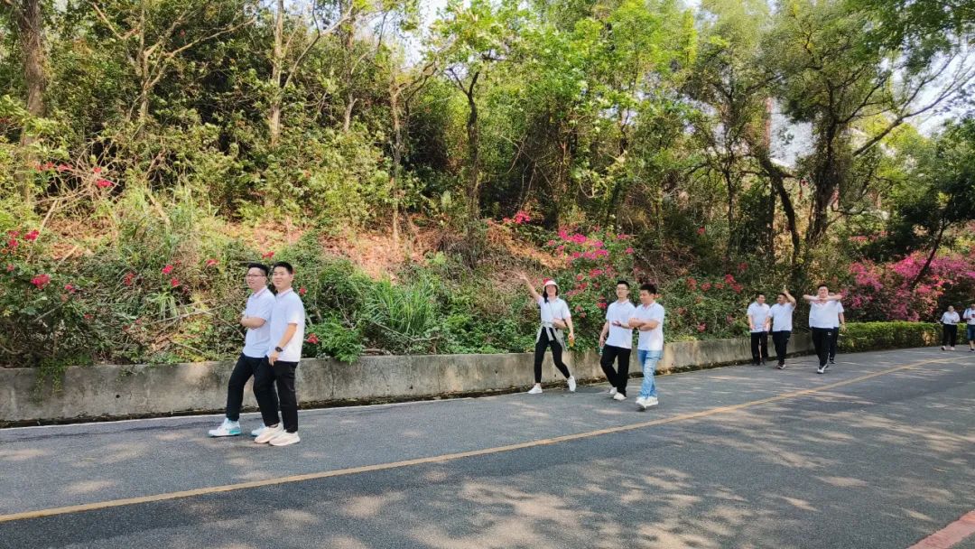 覽紅花湖美景，鑄藍柯路精神